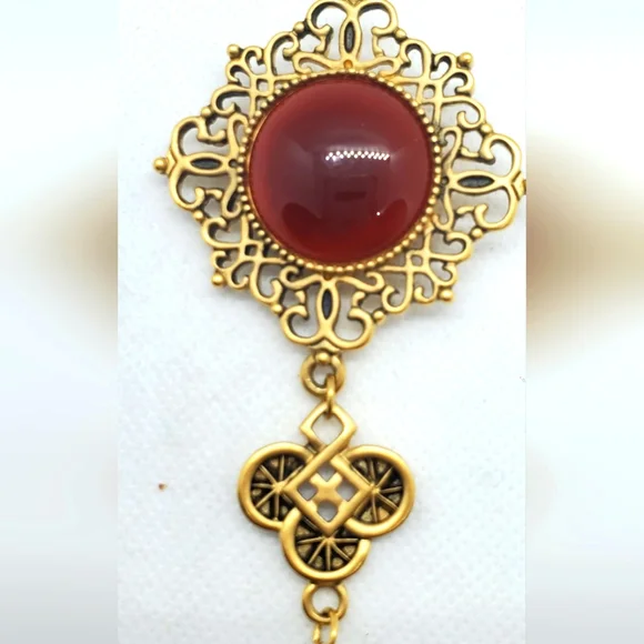 Elegant Brooch Gold Plated and Red